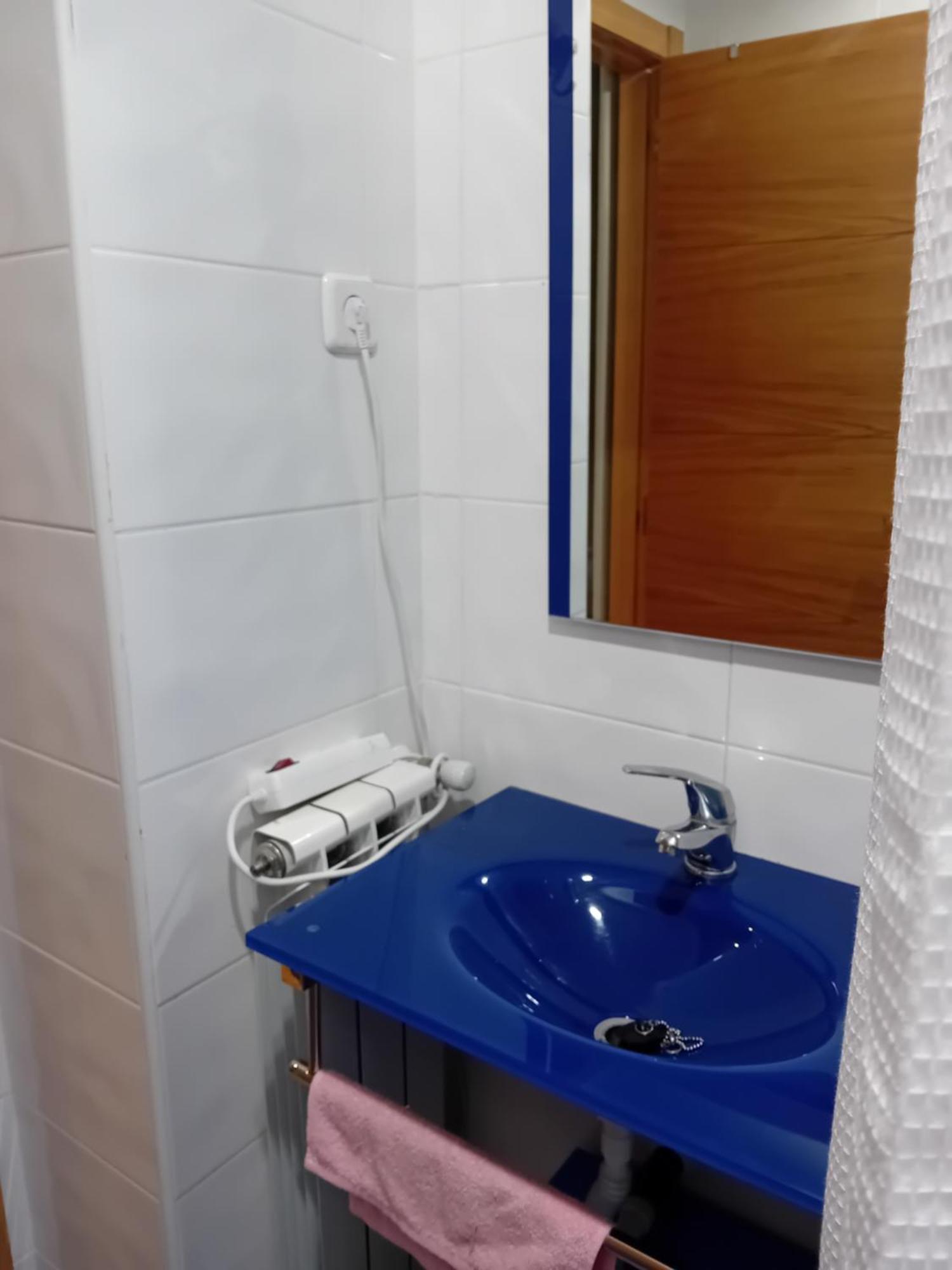 Habitaciones Individuales Wifi Tv Microondas Cerca Del Aeropuerto Madrid Habitacion Grande Wc Privado O Habitacion Pequena Wc Compartido Muy Tranquilas Bien Comunicadas Tren Metro Bus Facil Aparcamiento San Sebastián de los Reyes Exterior foto